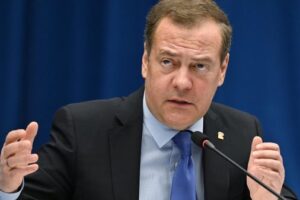 Medvedev: Rusya'nın ulusal çıkarları her şeyden önemlidir