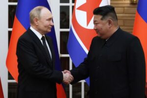 Putin'den Kim'e Kurtuluş Günü mesajı: 'Kuzey Koreli vatanseverler ile Kızıl Ordu askerlerinin cesaretinin simgesi'