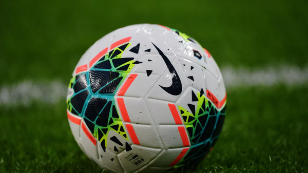Gol sevinci sırasında bariyerleri atlayarak tünel çukuruna düşen futbolcu sakatlandı