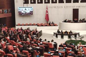 TBMM Genel Kurulu toplandı: Terörsüz Türkiye süreci için hazırlanan kanun teklifi görüşülüyor