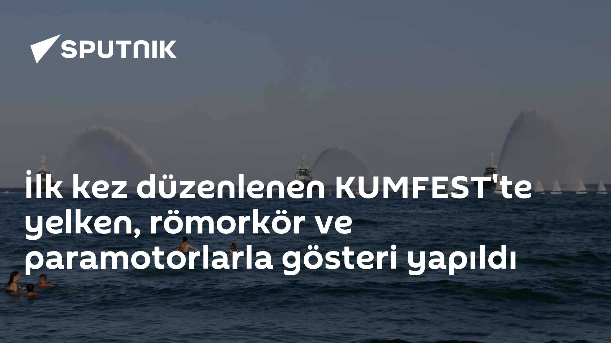 İlk kez düzenlenen KUMFEST'te yelken, römorkör ve paramotorlarla gösteri yapıldı