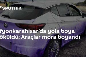 Afyonkarahisar’da yola boya döküldü: Araçlar mora boyandı