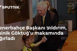 Fenerbahçe Başkanı Yıldırım, minik Göktuğ'u makamında ağırladı