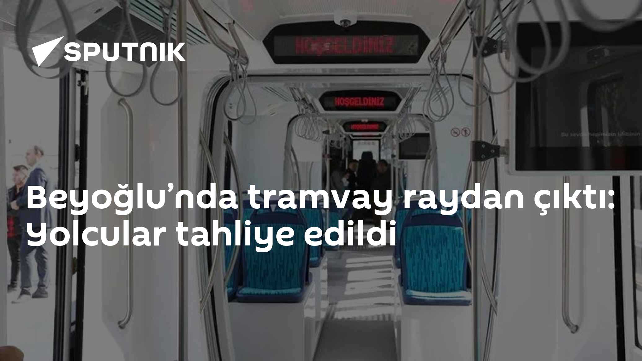 Beyoğlu’nda tramvay raydan çıktı: Yolcular tahliye edildi