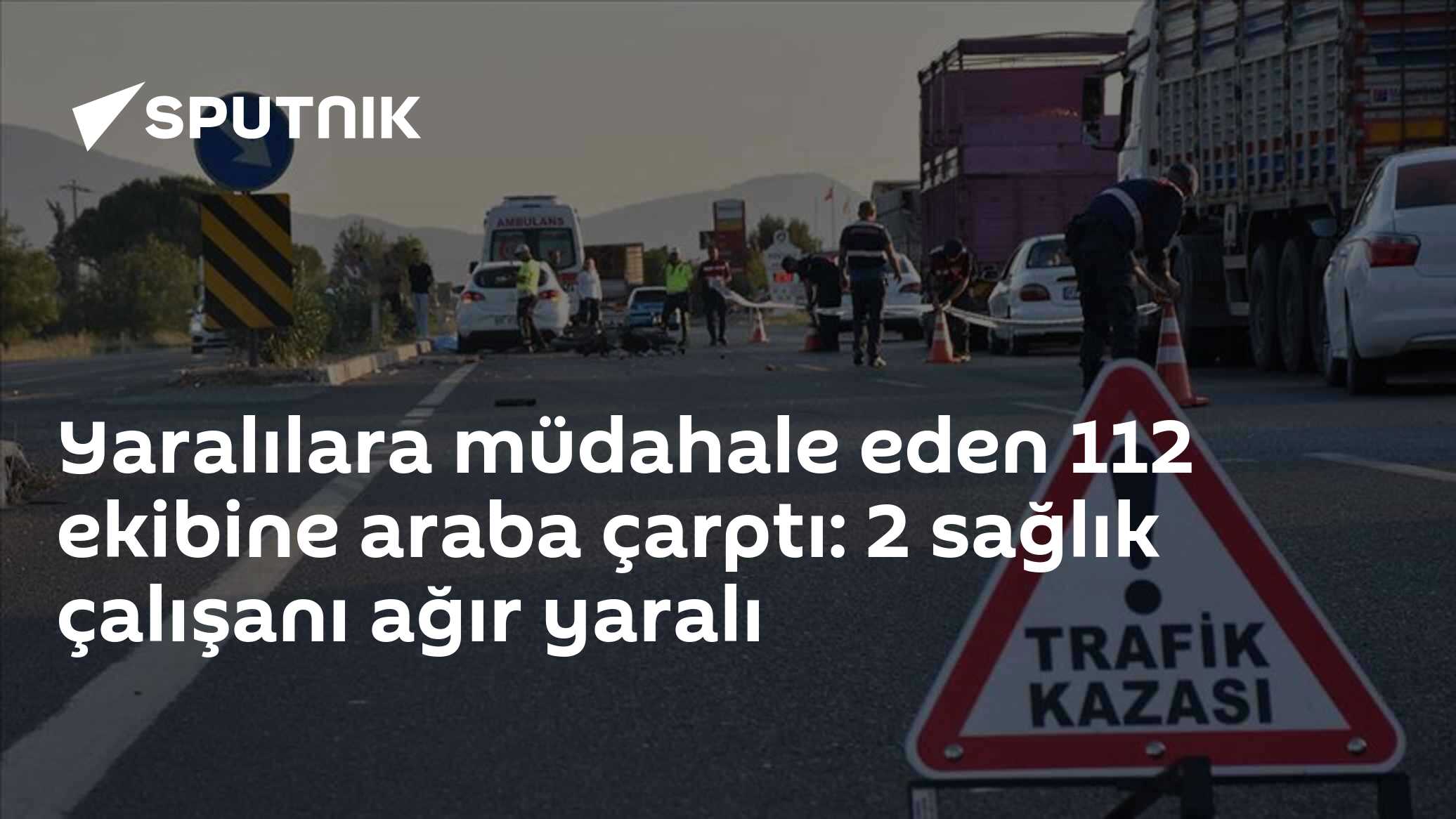 Yaralılara müdahale eden 112 ekibine araba çarptı: 2 sağlık çalışanı ağır yaralı