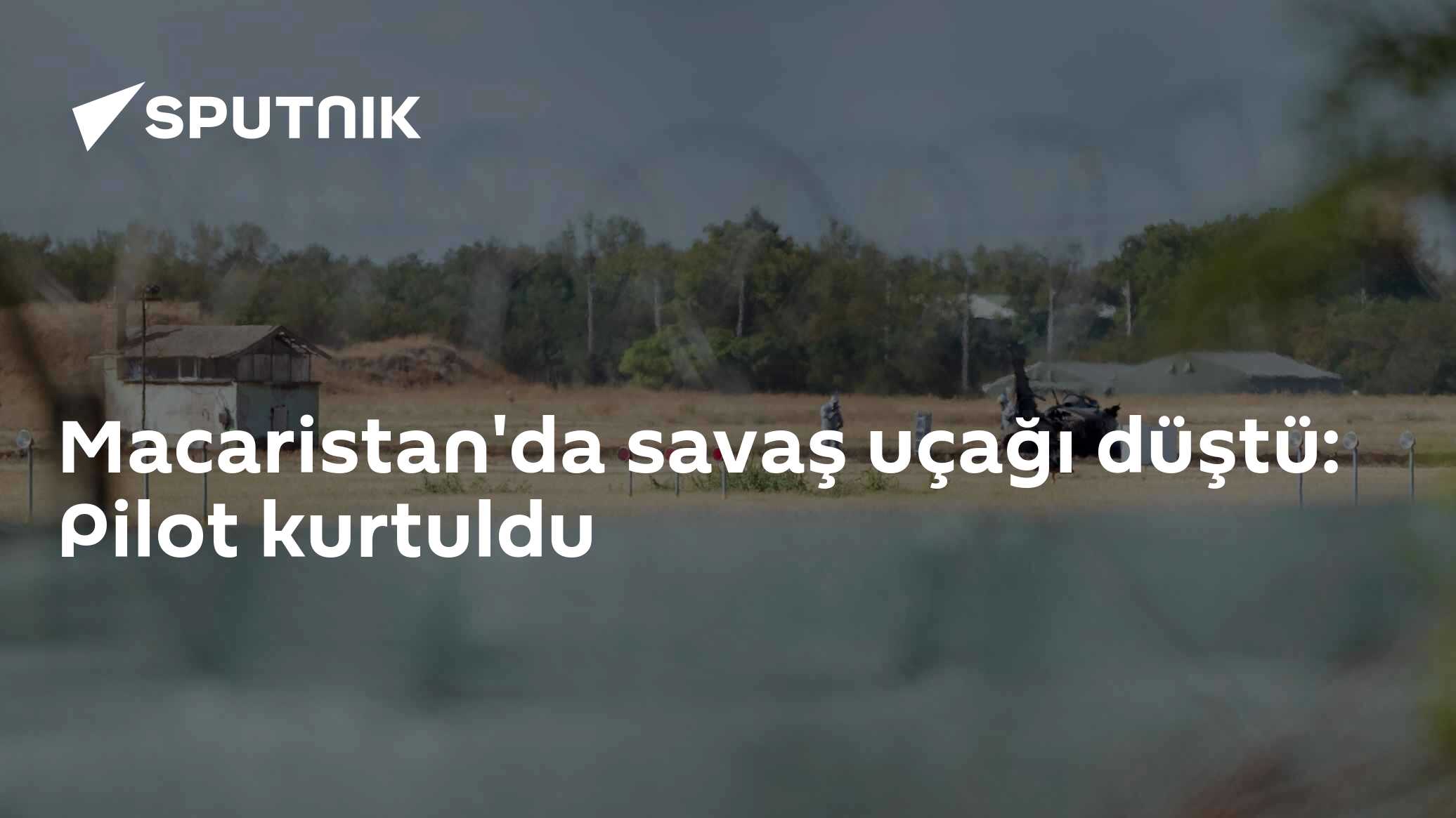 Macaristan'da savaş uçağı düştü: Pilot kurtuldu