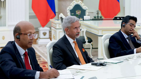 Lavrov, Hintli mevkidaşı Jaishankar ile görüştü