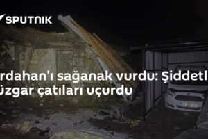Ardahan'ı sağanak vurdu: Şiddetli rüzgar çatıları uçurdu
