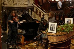 Dublin, şarkıcı-söz yazarı Glen Hansard'a veda etti