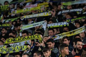 Fenerbahçe Lyon'u deplasmanda yenip 17 yıl sonra Şampiyonlar Ligi'ne yükseldi