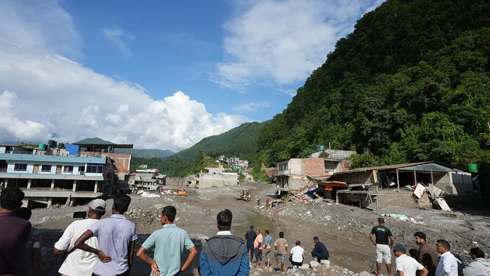 Nepal ve Tibet'te ölü sayısı 900'ü aştı, 4.700 kişi kayıp