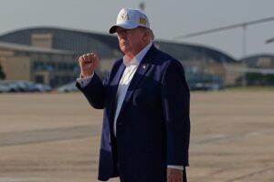 Trump, barış görüşmelerinde İran'dan tazminat isteyeceğini açıkladı