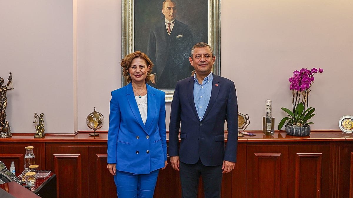 Eskişehir'de Belediye Başkanı Ayşe Ünlüce CHP'den ayrılarak Yeni Parti'ye geçti