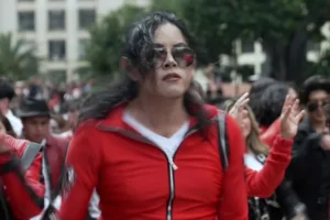 Michael Jackson hayranları Popun Kralı'nın 68. yaşını Thriller dansıyla kutluyor