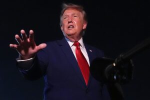 Trump'tan Tahran'a tepki: Protestocuları eşi görülmemiş düzeyde idam ediyor