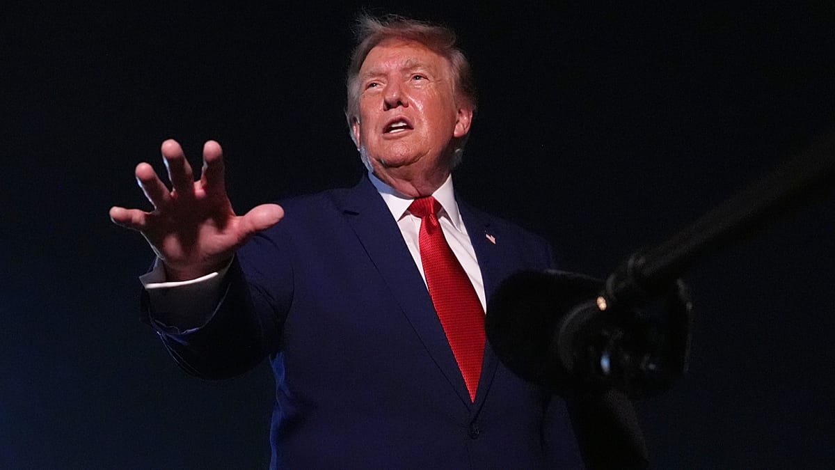 Trump'tan Tahran'a tepki: Protestocuları eşi görülmemiş düzeyde idam ediyor