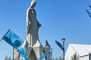 Avrupa'nın en yüksek Meryem Ana heykeli Polonya'da açıldı