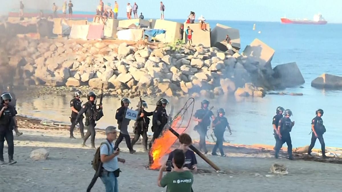 İspanya: Ceuta’da göçmen karşıtı göstericilerle polis çatışıyor