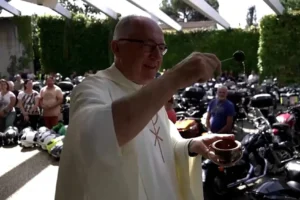 Motosiklet kutsaması: Castel Gandolfo'da 200 sürücü bir araya geliyor