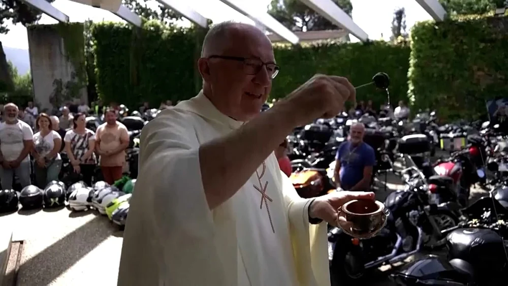 Motosiklet kutsaması: Castel Gandolfo'da 200 sürücü bir araya geliyor