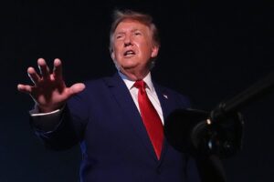 Trump 'çelik duvar' ablukasını övdü: 'Hürmüz'ü tamamen kontrol ediyoruz'