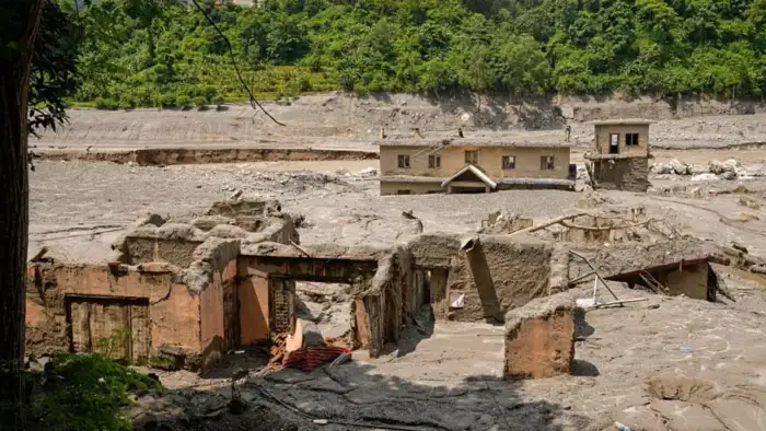Nepal-Tibet sınırındaki sellerde yaklaşık 3 bin kişi kayıp: Yüzlerce yabancı turist aranıyor