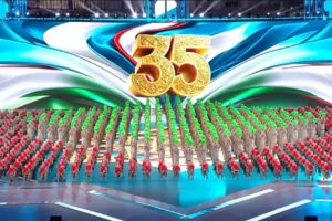 Özbekistan, drone ve dans eşliğinde bağımsızlığının 35. yılını kutladı