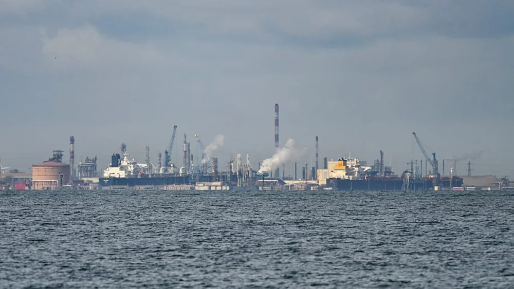 Petrol fiyatları yükseliyor: ABD-İran savaşı tırmanıyor, Warsh faiz artışını körüklüyor