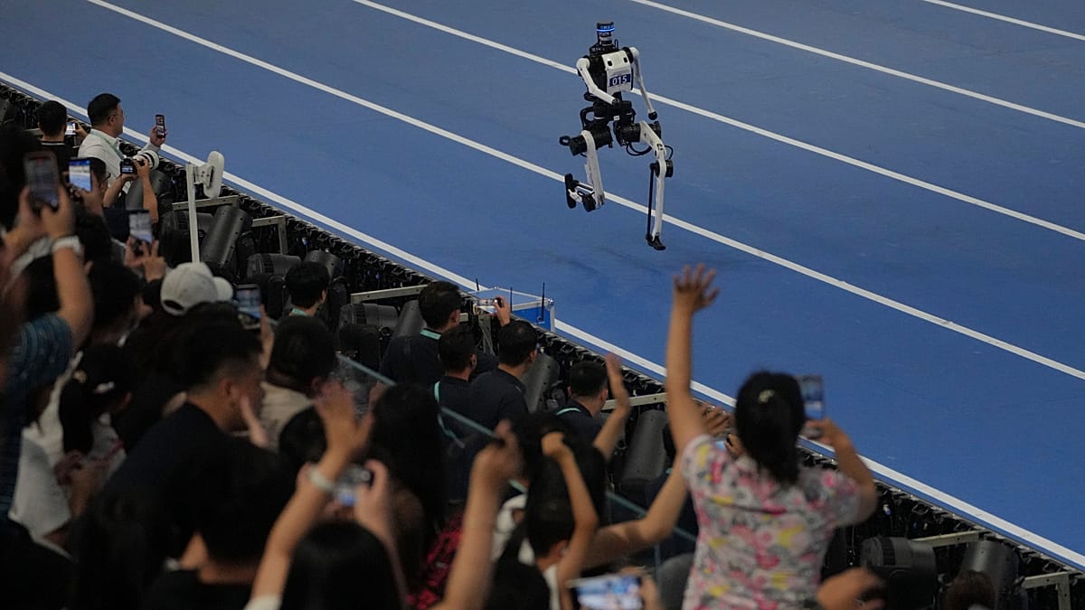 Pekin Robot Oyunları’nda 2.000'den fazla insansı robot hünerlerini sergiledi