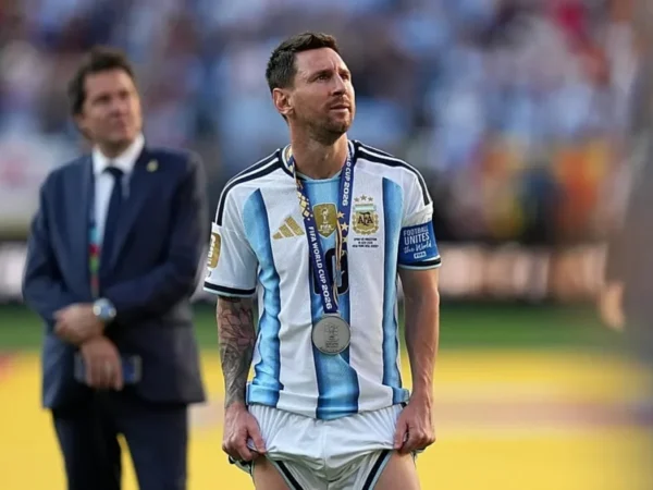 Lionel Messi milli takım kariyerini noktaladığını duyurdu