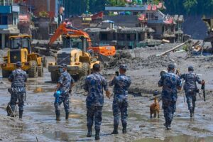 Nepal-Tibet sınırındaki sel felaketinde can kaybı 400'e yaklaştı, 1.400 kişi kayıp