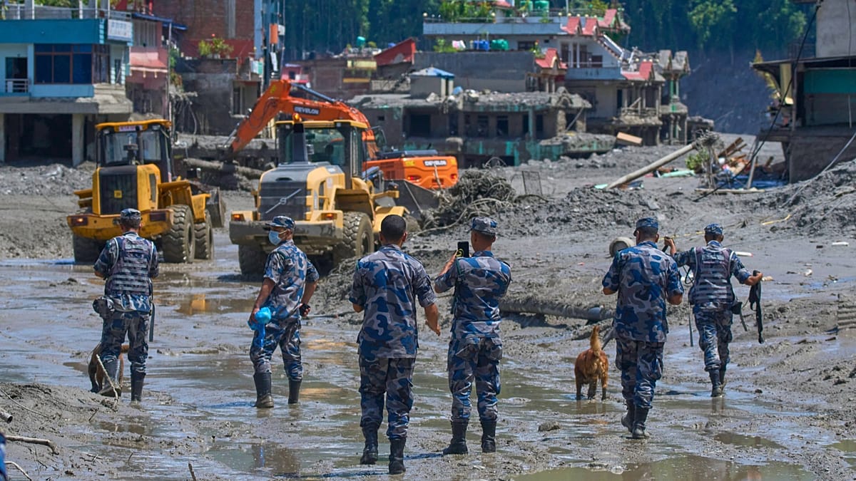 Nepal-Tibet sınırındaki sel felaketinde can kaybı 400'e yaklaştı, 1.400 kişi kayıp
