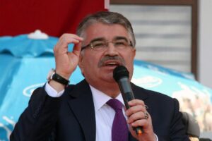 Eski İçişleri Bakanı İdris Naim Şahin'den Kuriş açıklaması: Kiraladığım araç benden izinsiz kullanılmış