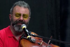 Sanatçı Cihan Çelik'ten 'Kürtçe müzik' sitemi!