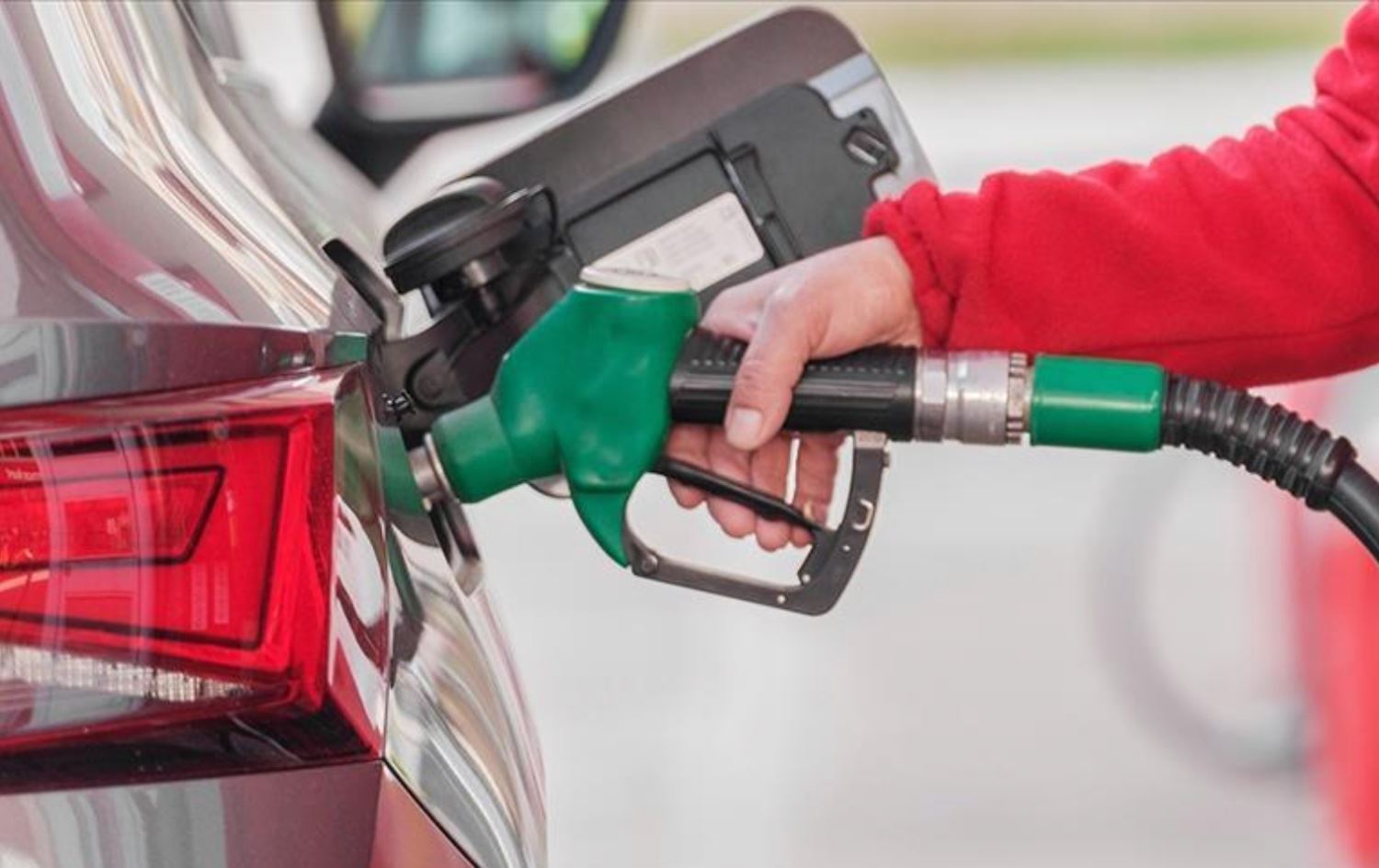 Benzine bu gece 1 lira 43 kuruş zam bekleniyor