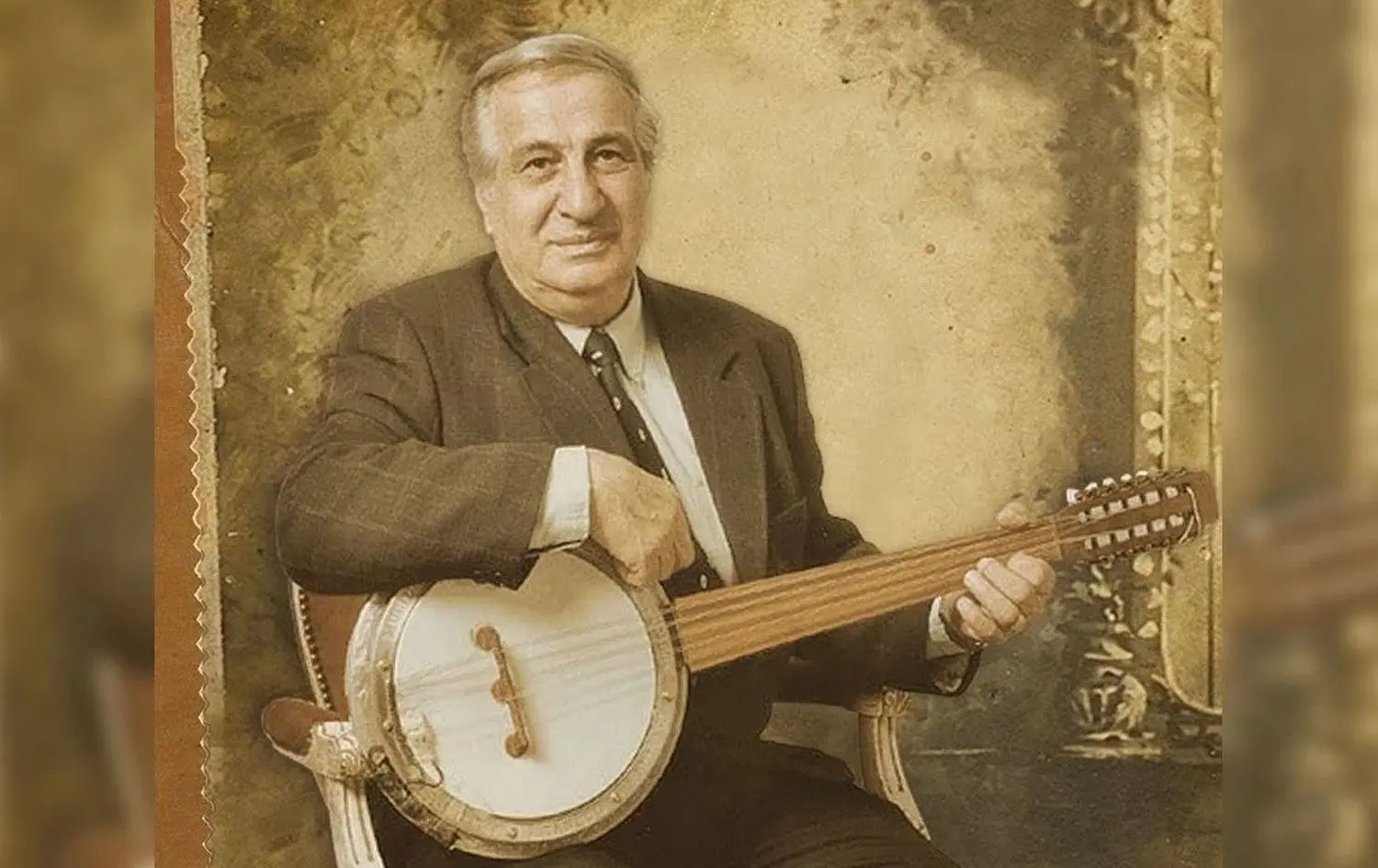 Büyük sanatçı, Kürt müziğinin efsanesi Aram Tigran 17 yıl önce bugün aramızdan ayrıldı