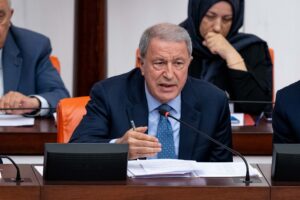 Hulusi Akar Güvenpark’ta eylem yapan ailelerle görüştüklerini söyledi