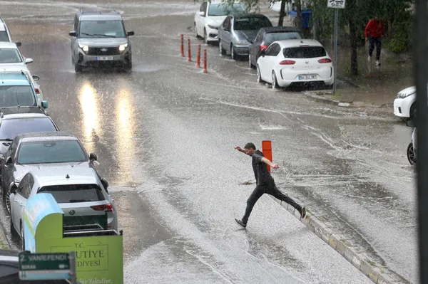 Meteoroloji 19 il için sağanak yağış uyarısı yaptı