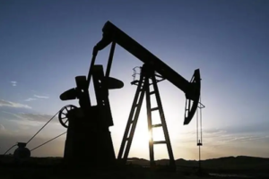 Petrol, Hürmüz Boğazı'nın yeniden açılmasına ilişkin belirsizlikle yükseldi