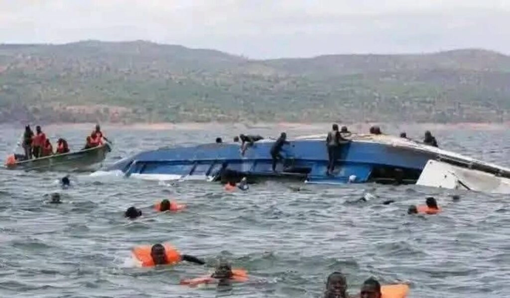 Feribot alabora oldu: En az 44, çok sayıda kayıp!