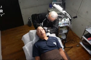Japonya’da yeni estetik çılgınlığı: Saç ektirme yerine 'kafaya dövme'
