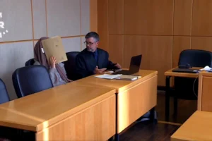 Almanya'da IŞİD üyesi olmakla suçlanan kadının yargılanmasına başlandı