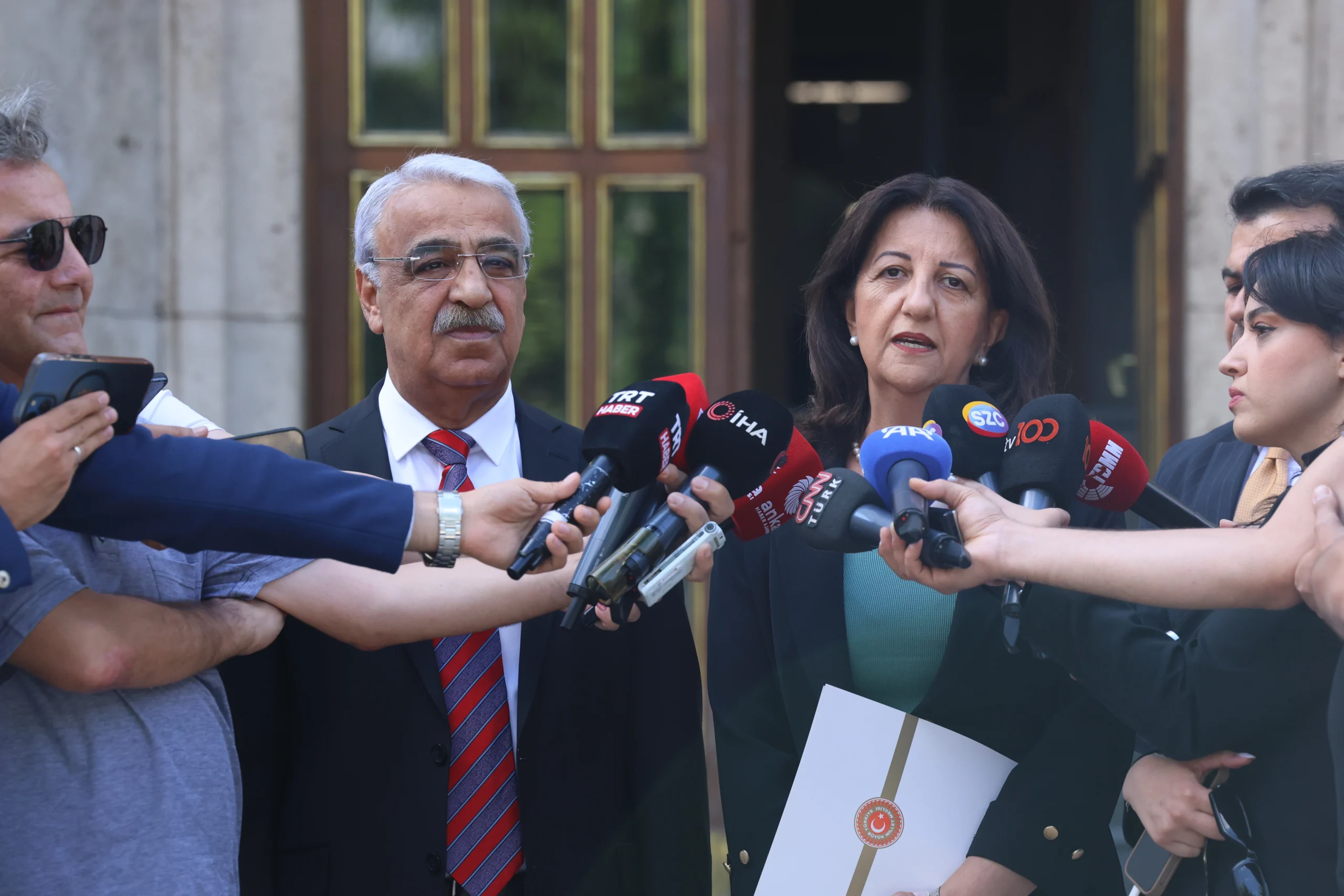 DEM Parti İmralı Heyeti Erdoğan görüşmesi öncesi soruları yanıtladı: 'Süreç hızlı ilerlemeli'