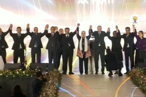 3 milletvekili ve 7 belediye başkanı AK Parti’ye katıldı: Rozetlerini Erdoğan taktı