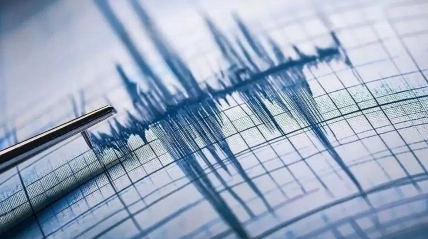 Endonezya'da 7.7 büyüklüğünde deprem