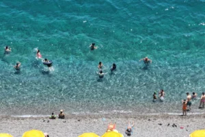 Plajdaki tesettürlü kadınlarla ilgili paylaşıma soruşturma