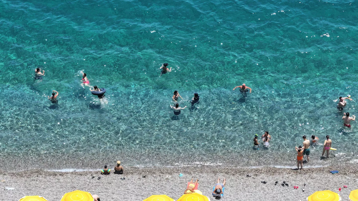 Plajdaki tesettürlü kadınlarla ilgili paylaşıma soruşturma