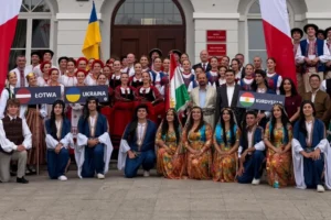 Erbil Halk Dansları Ekibi, Polonya’daki uluslararası folklor festivaline katıldı
