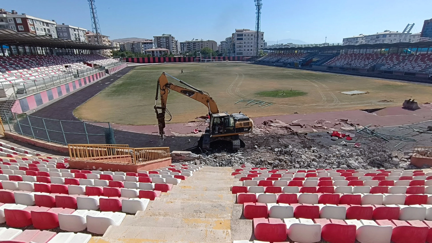 Van Stadyumu'nun yıkımına başlandı