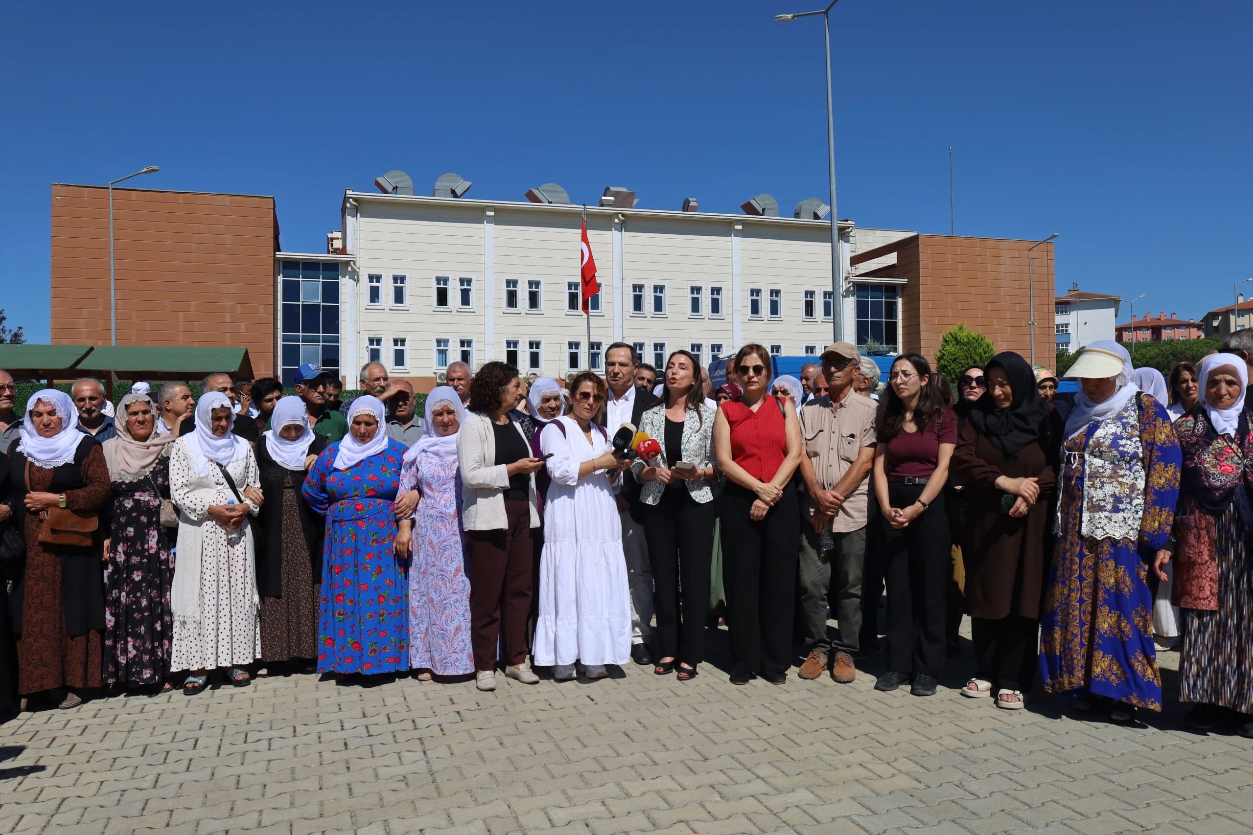 Hatimoğulları: Yargı operasyonları derhal bitmeli, siyasi tutuklular serbest bırakılmalı